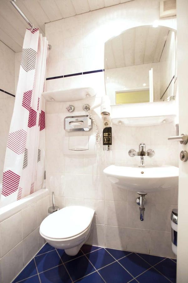 Standard Triple Room,985135975:JPEG